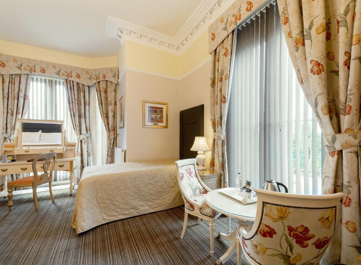Charades Guest House Hereford Bagian luar foto