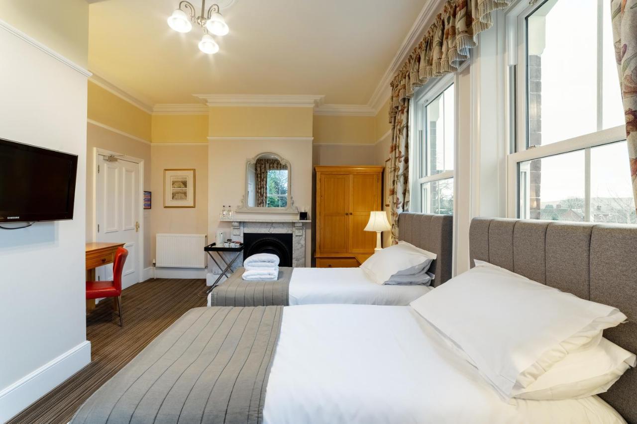 Charades Guest House Hereford Bagian luar foto