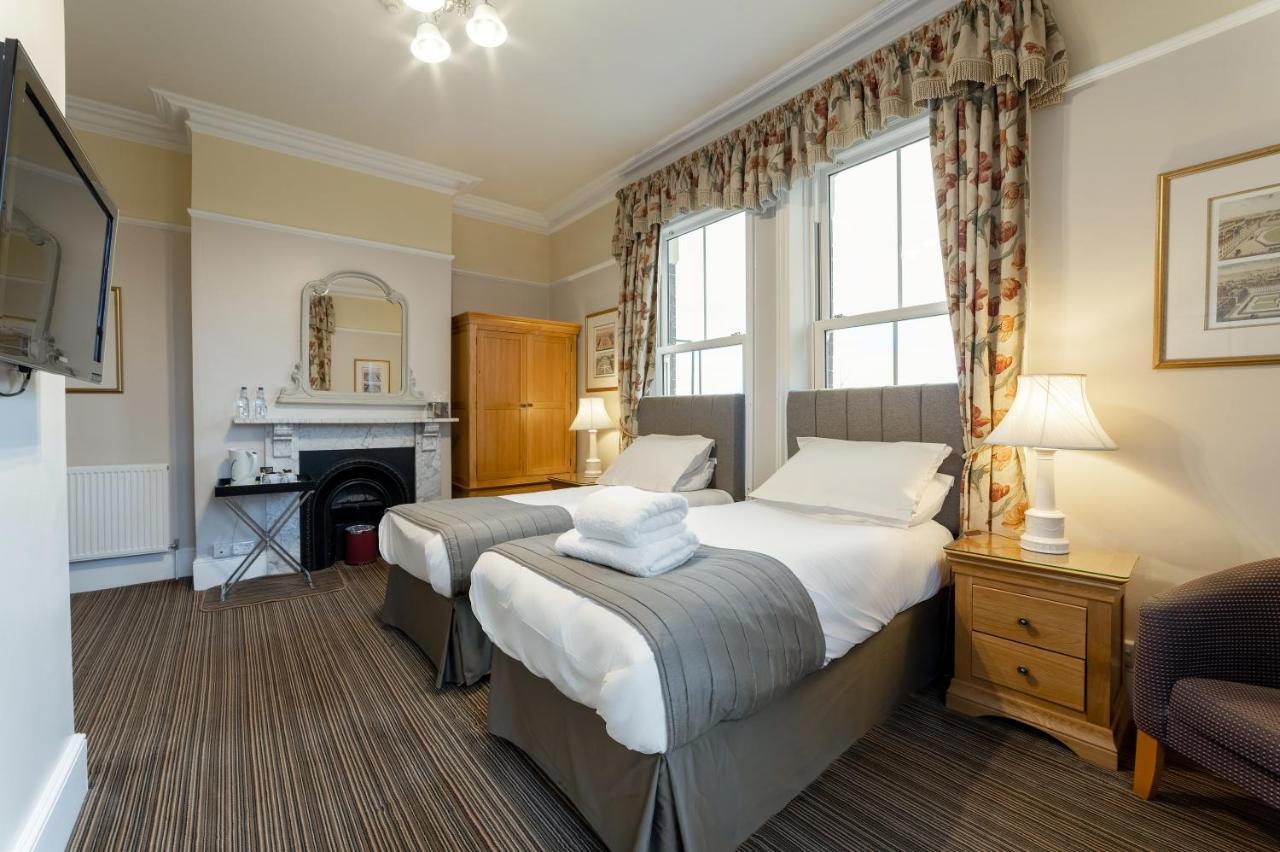 Charades Guest House Hereford Bagian luar foto
