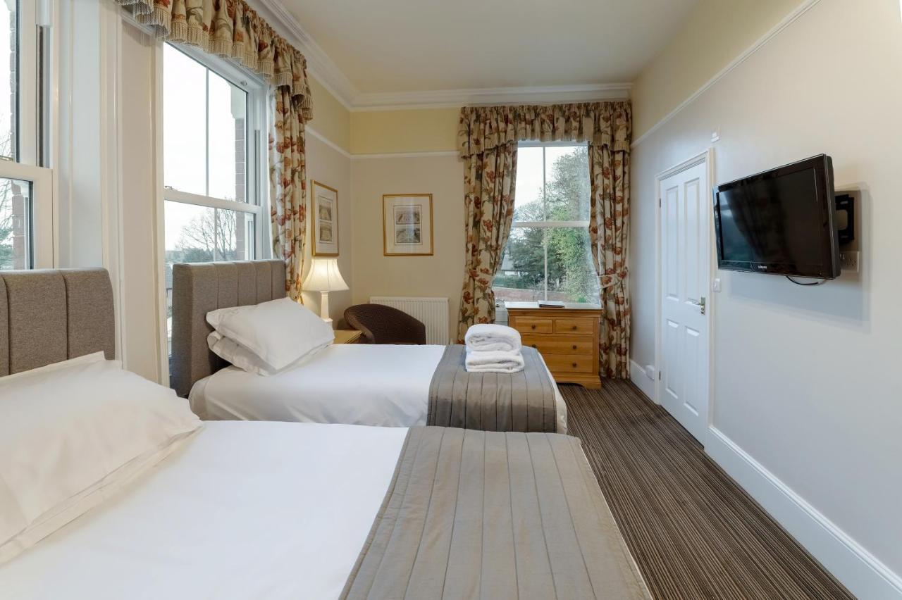 Charades Guest House Hereford Bagian luar foto